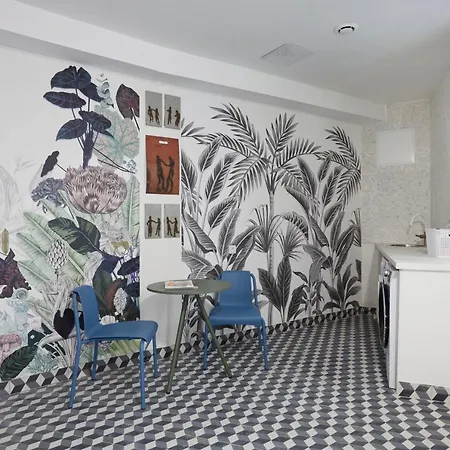 Art Lovers First Floor Appartement